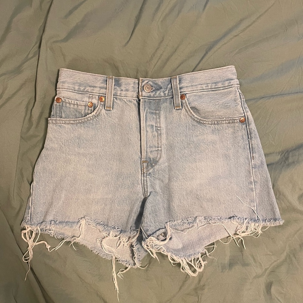 Levi’s Wedgie Short- Light Wash- Size 26